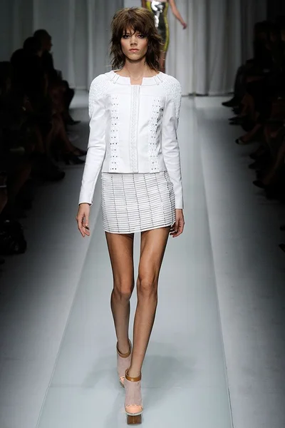 Look 32